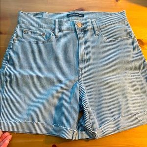 Calvin Klein Pinstripe Shorts 🌅